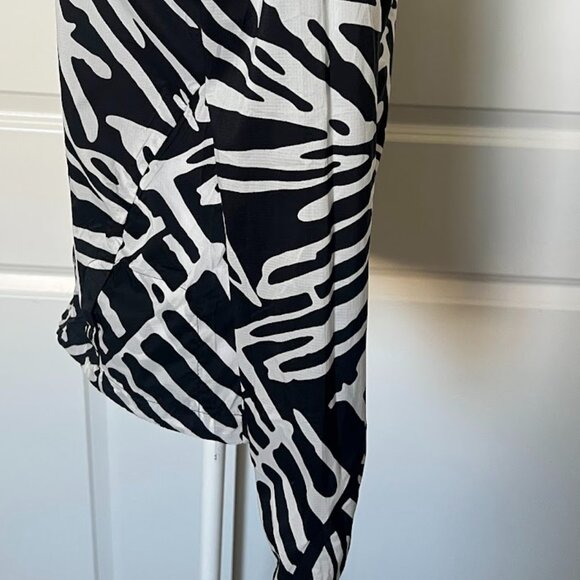 Nike Black White Palm Impossibly Light Running Hooded Jacket Size XS - Picture 7 of 9